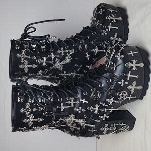 Dolls Kill Widow Idol Worship Charm Platform Boots Size 8 Goth Near New
